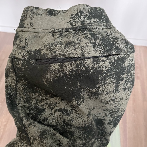 Lululemon men’s textured tech pant jogger - Picture 5 of 6